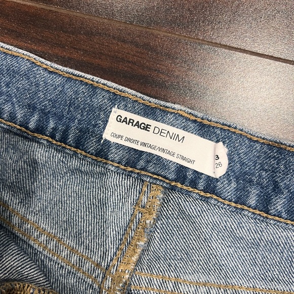 ** SOLD ** GARAGE “VINTAGE STRAIGHT JEANS” SIZE 3 MEDIUM DISTRESSED - Picture 2 of 3